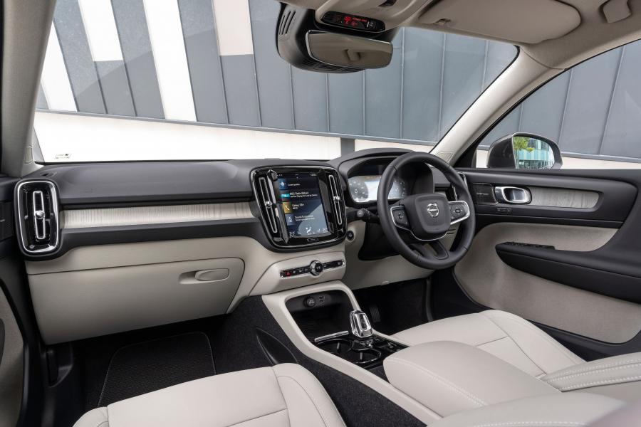 Торпедо Volvo XC40 D3 Inscription 2018 года  (UK) (фото 26 из 40)